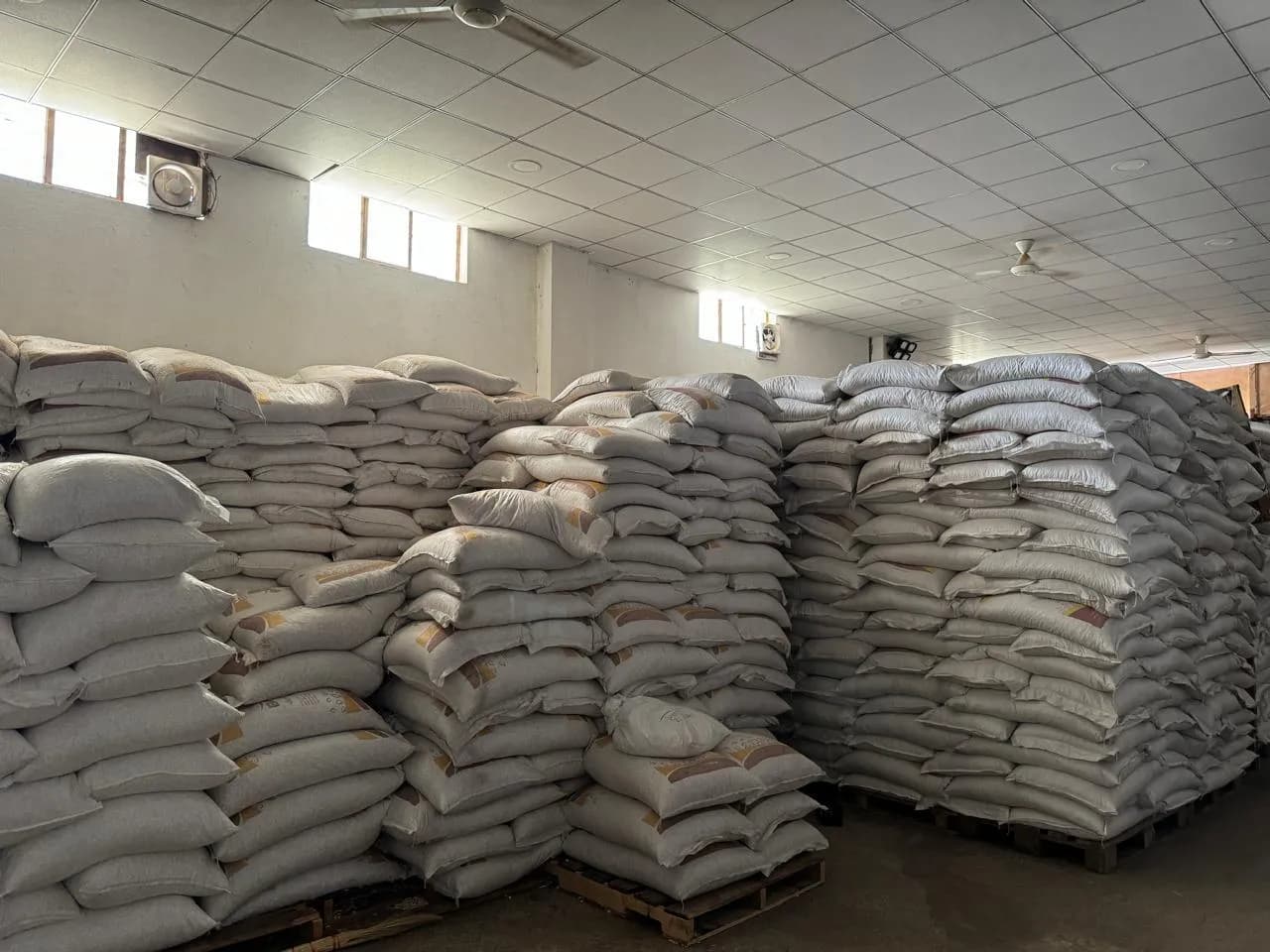 بضائع بالجملة في مستودع باهيڤ